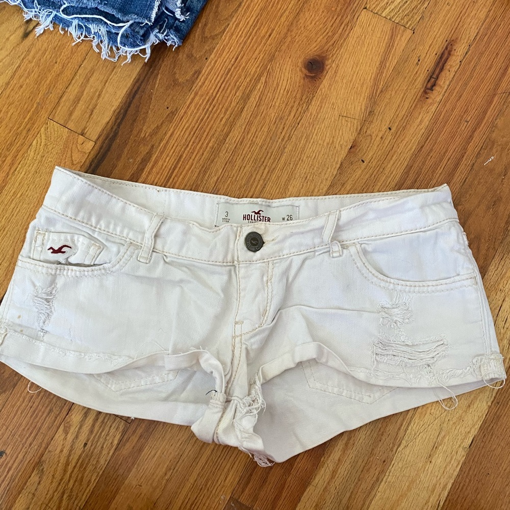 Short white low rise denim hollister shorts